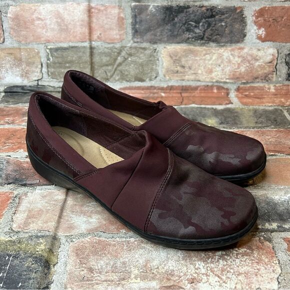 5 for $25🔥9.5 Clarks Collection Burgundy Camouflage Cora Loafer - Picture 1 of 9